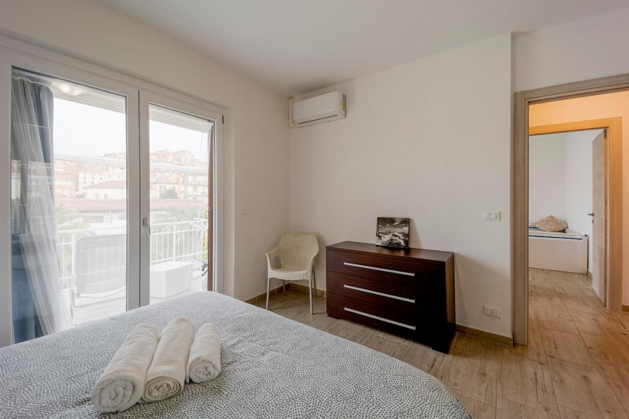 Il Gattino Di Porto - Apt 5 - Bilocale Terrazzo Piscina インペリア エクステリア 写真